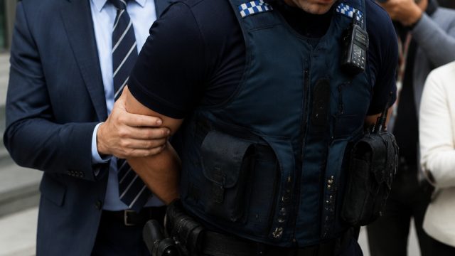 Queensland Police Officer Charged with Violent Threats: Bail Granted | jebakan permainan catur, mata