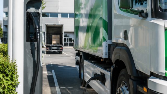 The Urgent Shift: Why Logistics Companies Are Embracing EVs Now | main catur berdua, rtp pay4d, agen